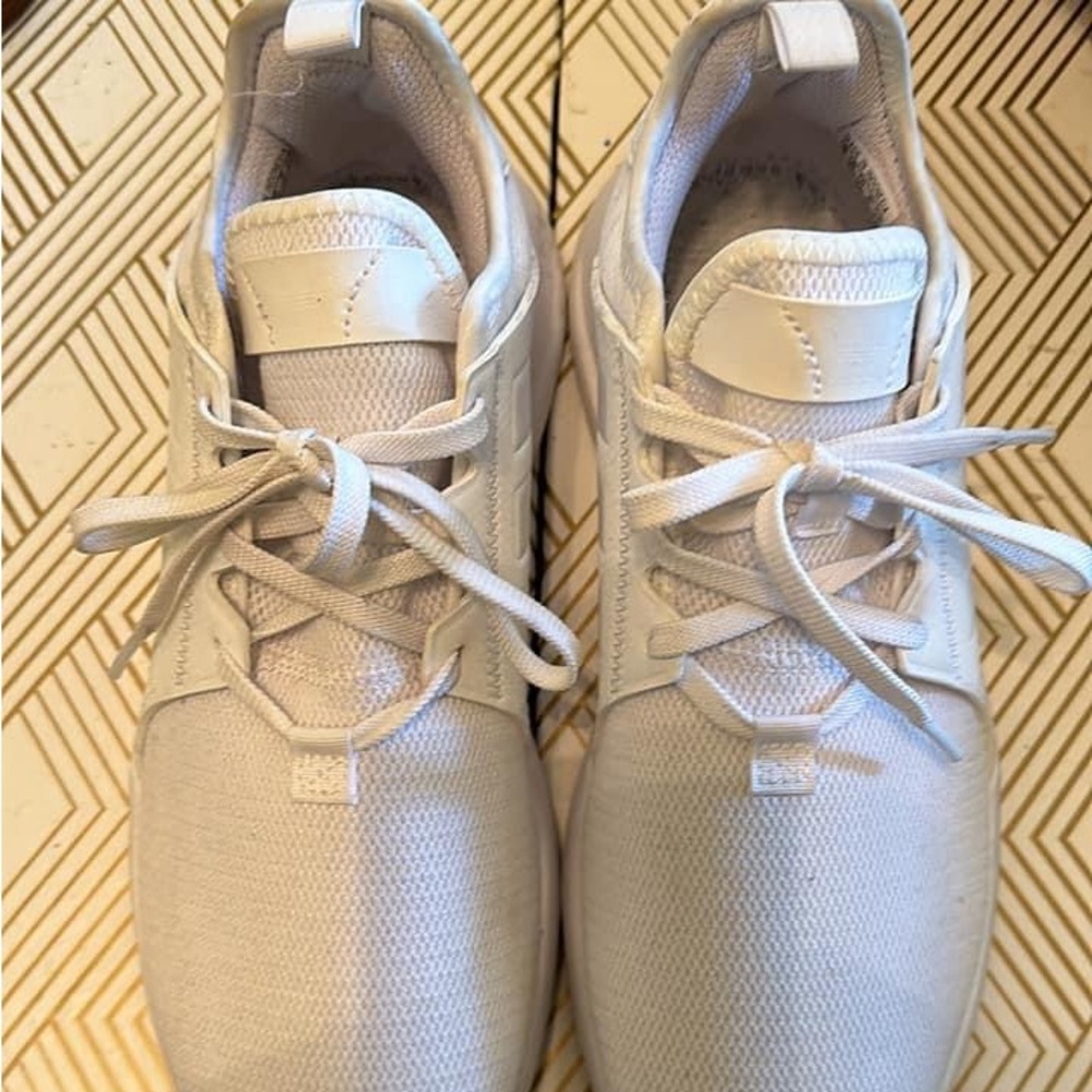 Adidas white shoes, worn once, missing the insoles.